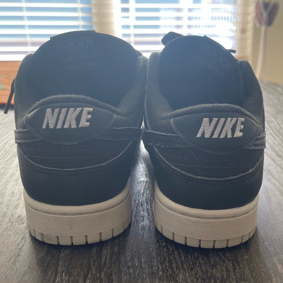 LIKE NEW! Nike Dunk Retro Premium - Picture 3 of 5